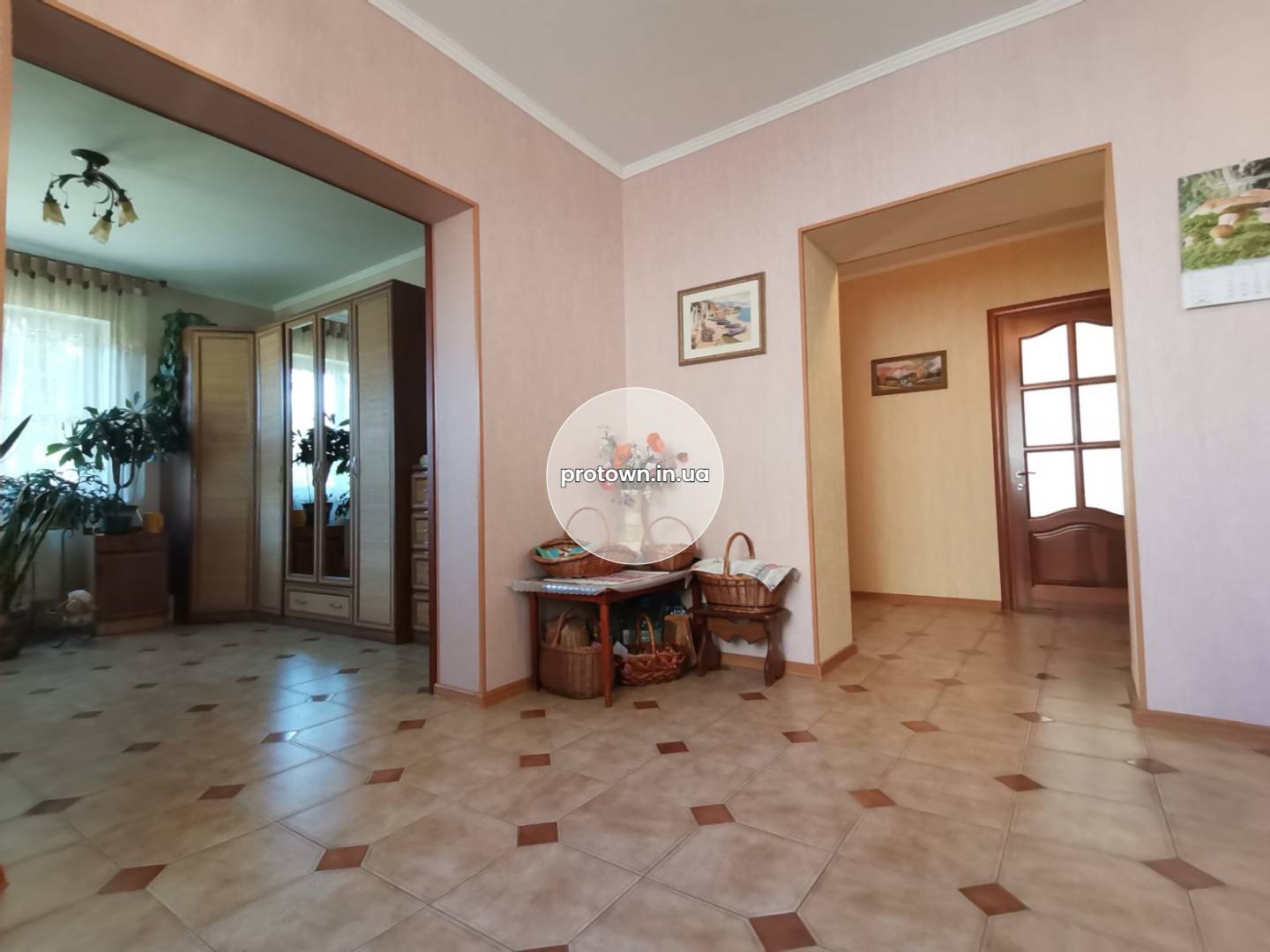 Продажа дома из красного кирпича, 17 соток. От Киева 900м